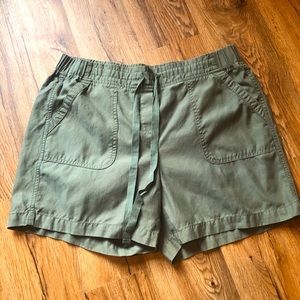 Talbots cotton/tencel blend shorts. Size L.